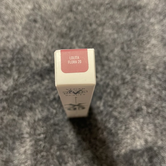 KVD Lolita Flora XO Lip Gloss - Picture 4 of 5